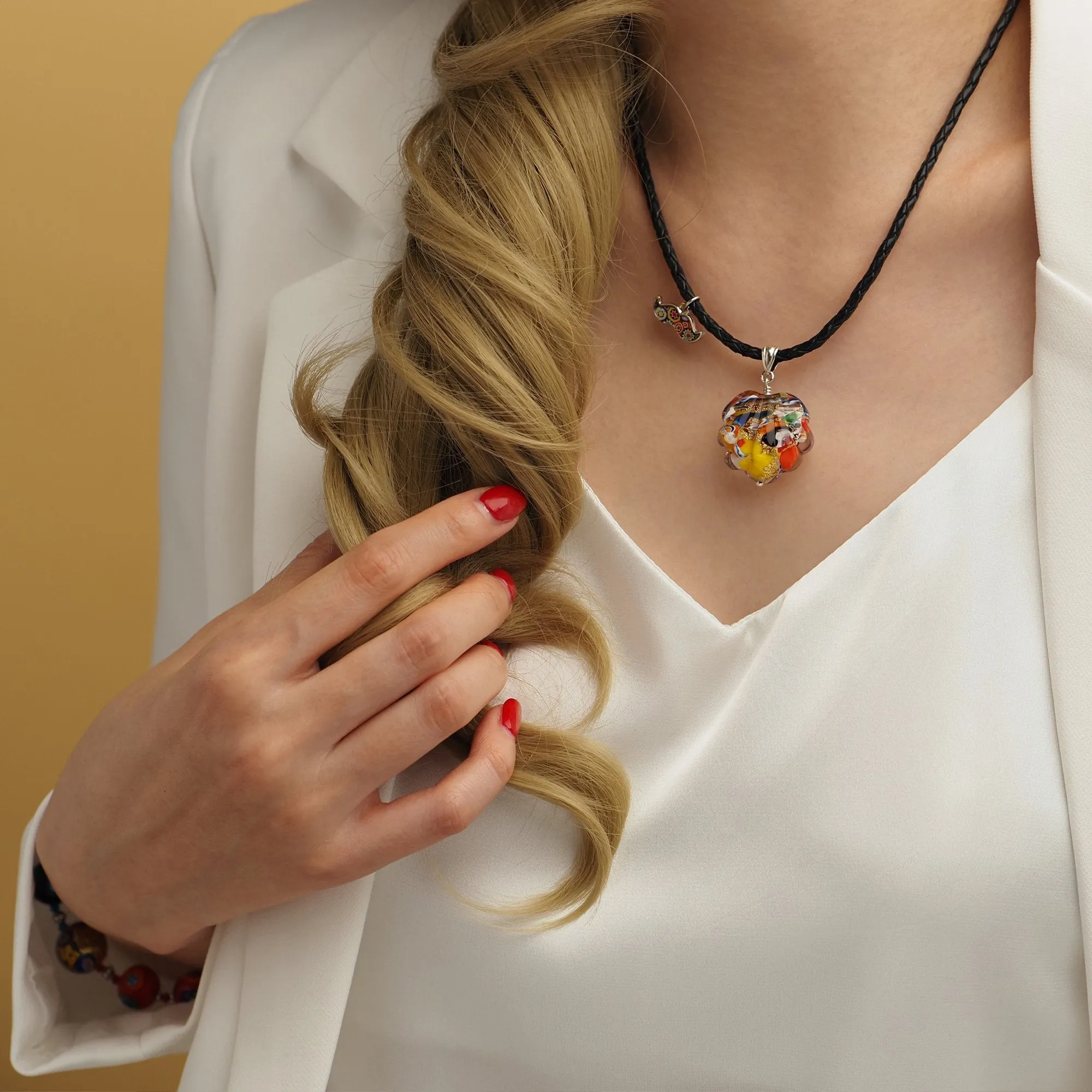 The Kiss Gold Shell Necklace