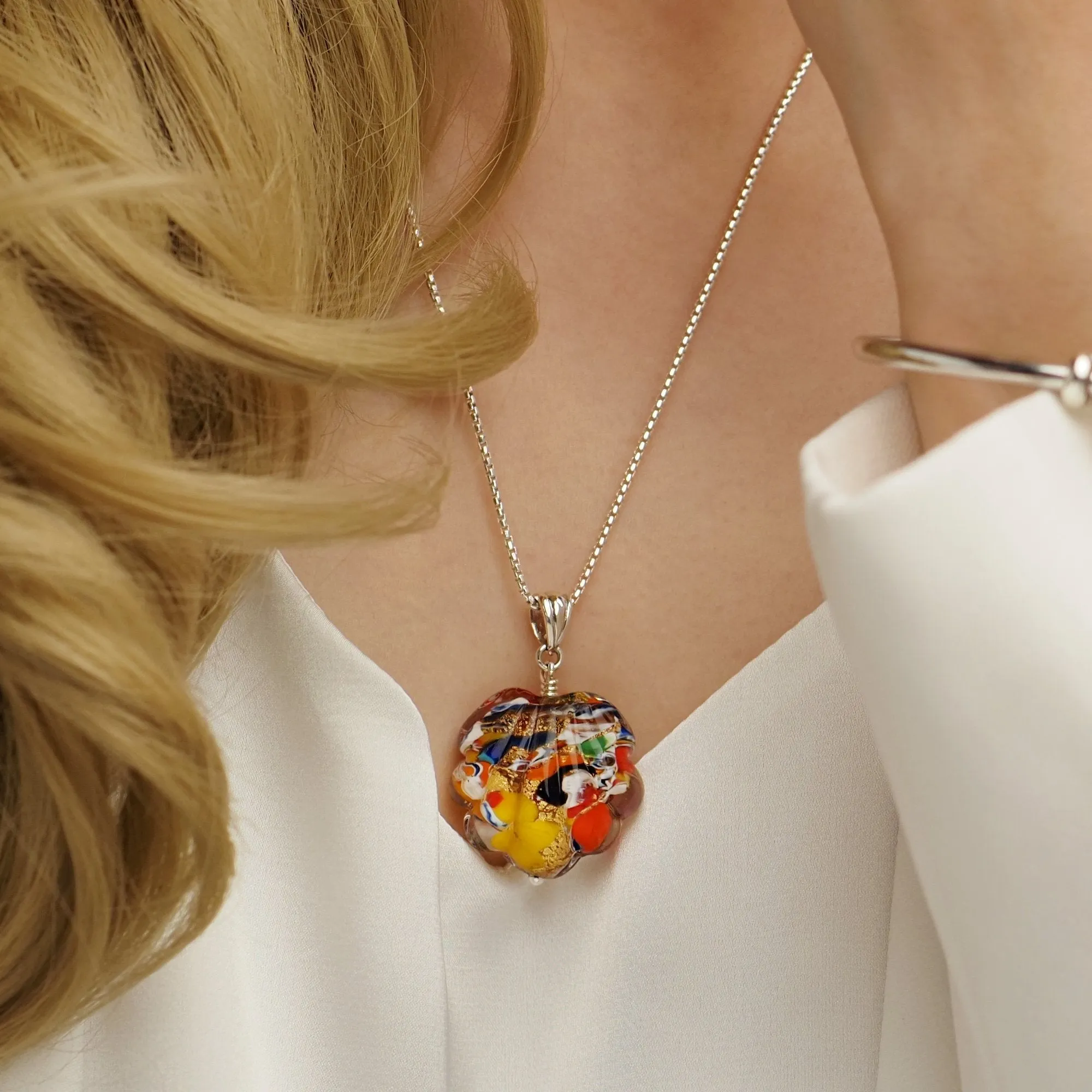 The Kiss Gold Shell Necklace