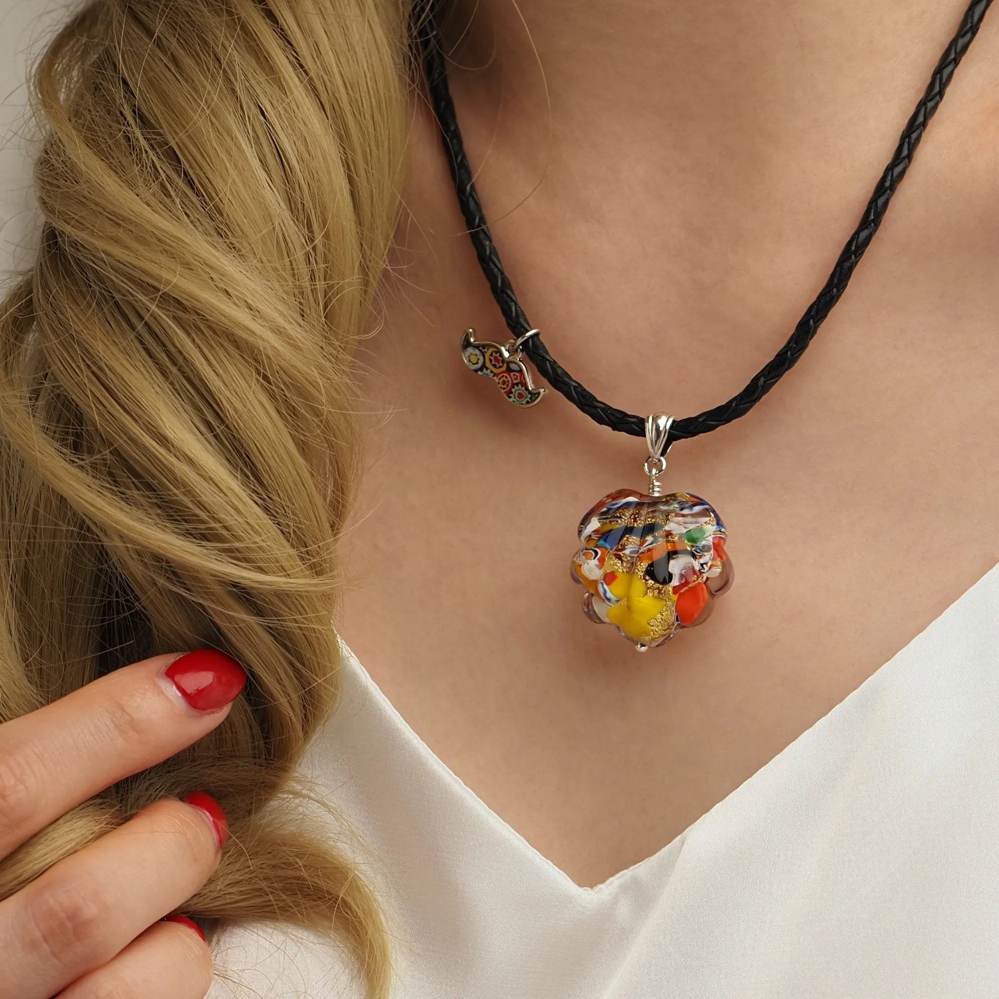 The Kiss Gold Shell Necklace