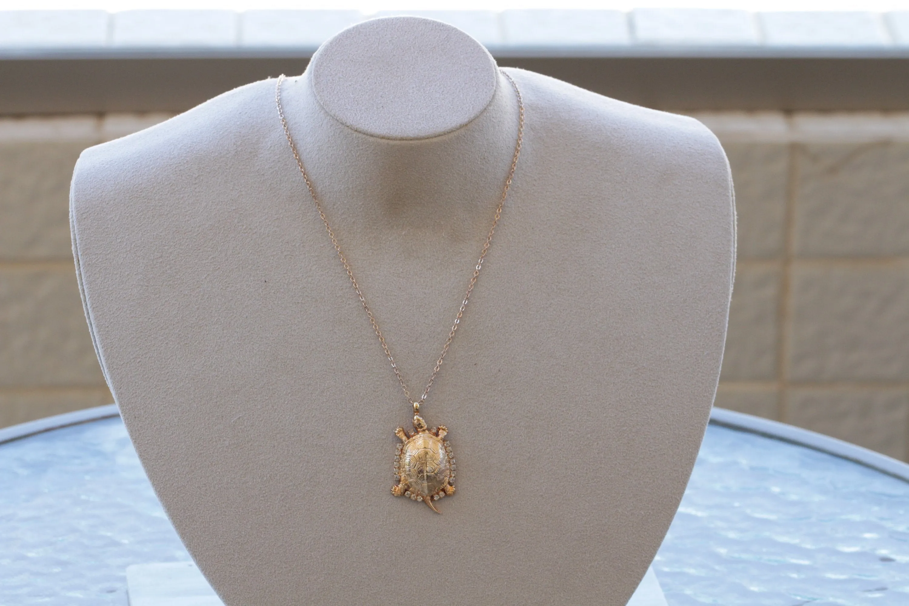 TURTLE NECKLACE