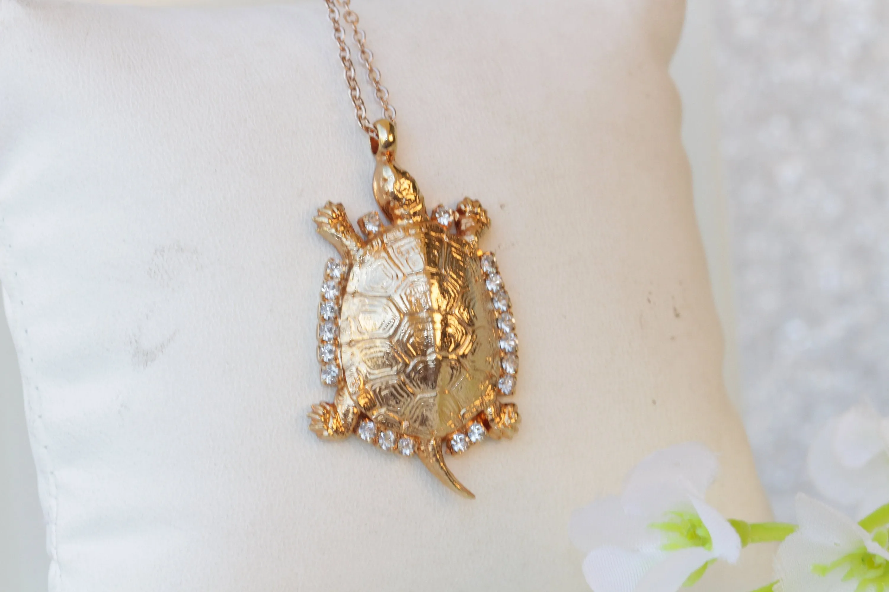 TURTLE NECKLACE